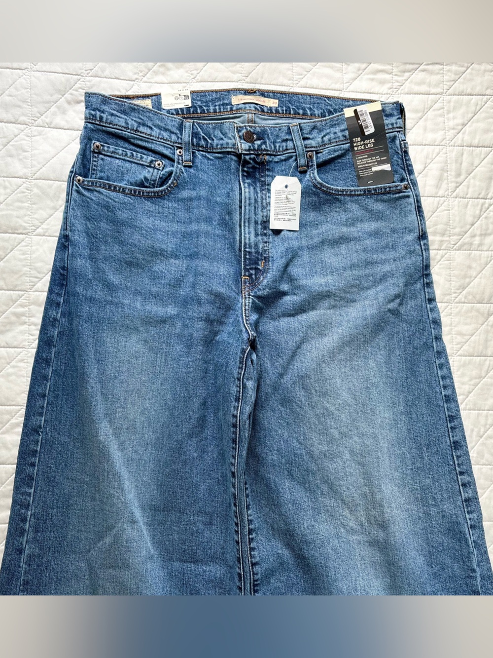 Levi's Premium High-Rise Wide-Leg Denim Jeans Medium Wash - Size 33x32 - Picture 3 of 9